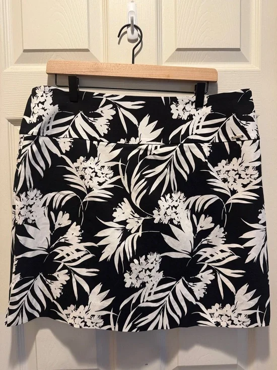 Black & White Floral Skort - Women's Summer Active Skort - Picture 8 of 10